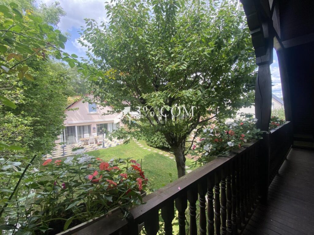 3%COM Belle propriété avec piscine intérieure sur 16 ares – 8 pièces – 5 chambres – 225 m²