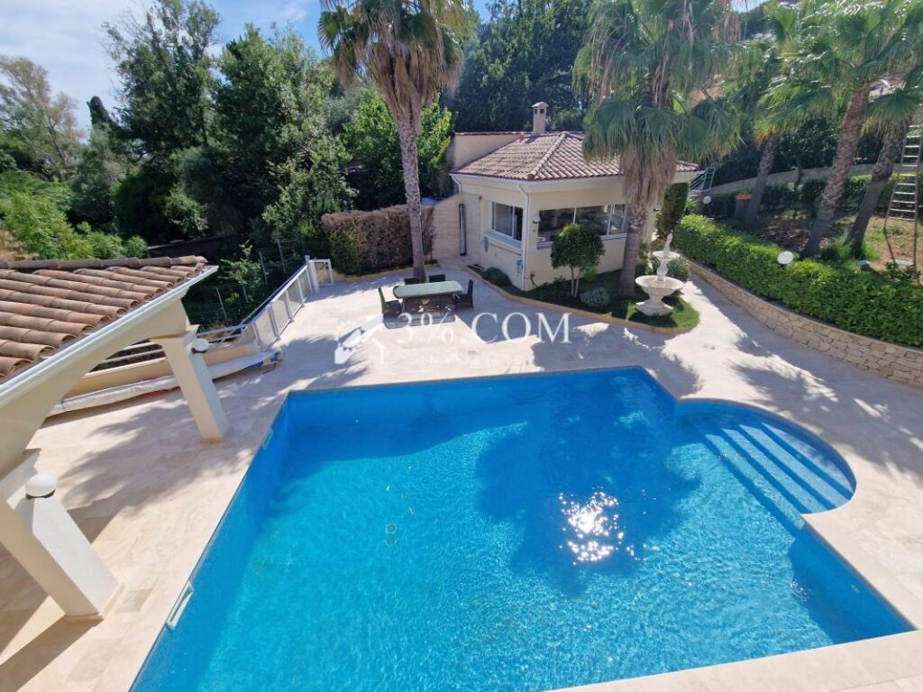 Luxueuse villa avec vue sur l’Estérel – 15 pièces – 11 chambres – 300 m²