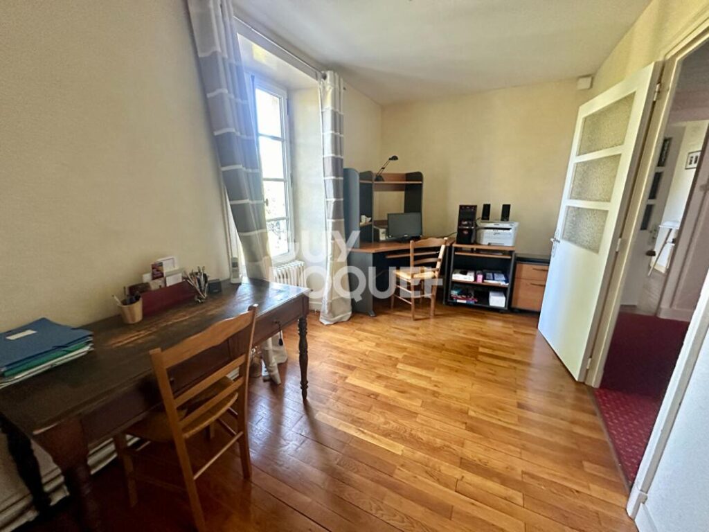 Maison à Foussais-Payré – 5 pièces – 6 chambres – 221 m²