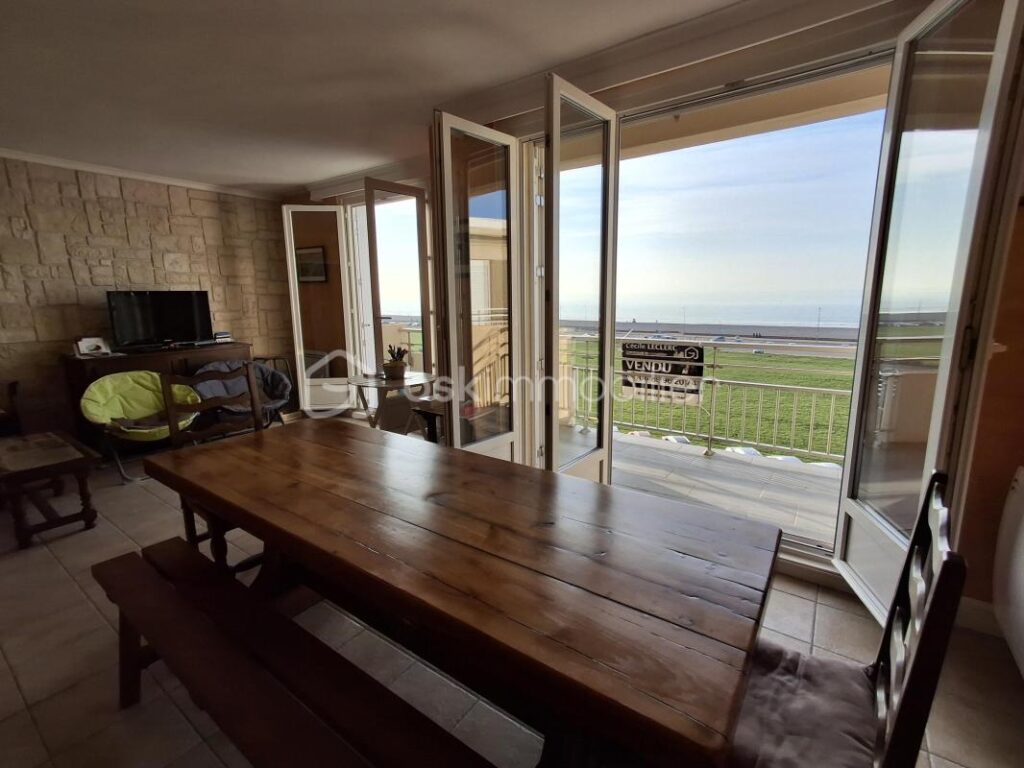 ***APPARTEMENT TRES BON ETAT FACE A LA MER AVEC BALCON DE TYPE F3 80M2 PARKING POSSIBLE DANS LA RESIDENCE*** – 4 pièces – 2 chambres – 78 m²