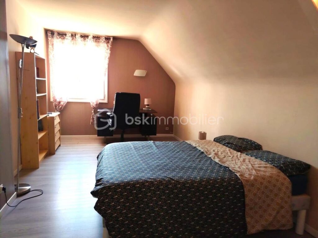 Magali et Cécile ISENBART vous proposent : – 6 pièces – 5 chambres – 134 m²