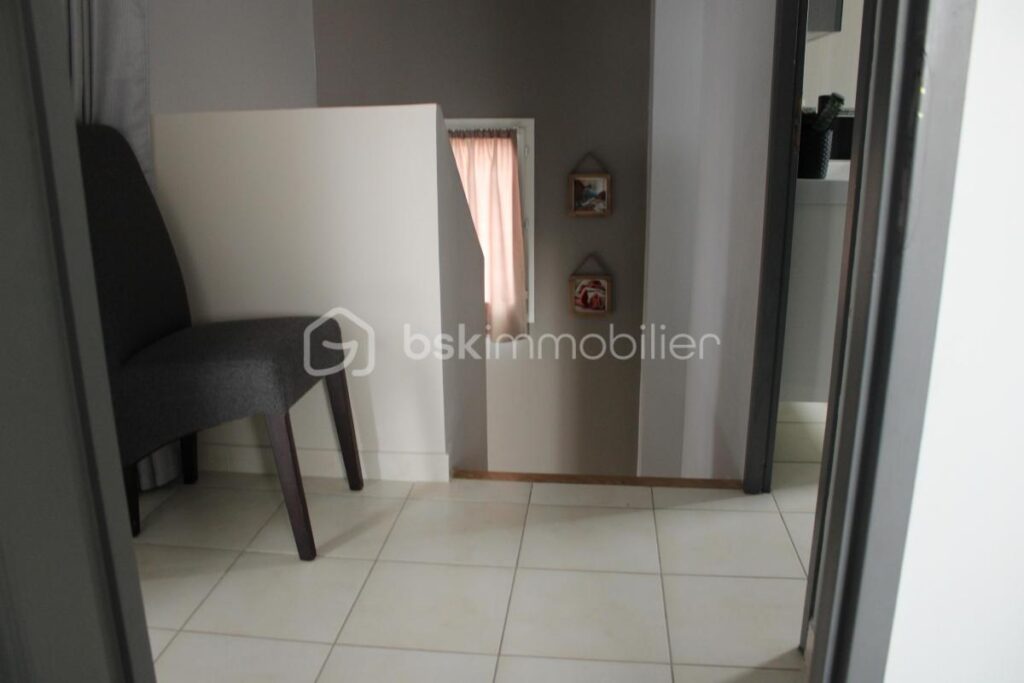 Belle maison de 87 m² avec piscine et jardin arboré – 4 pièces – 3 chambres – 84 m²