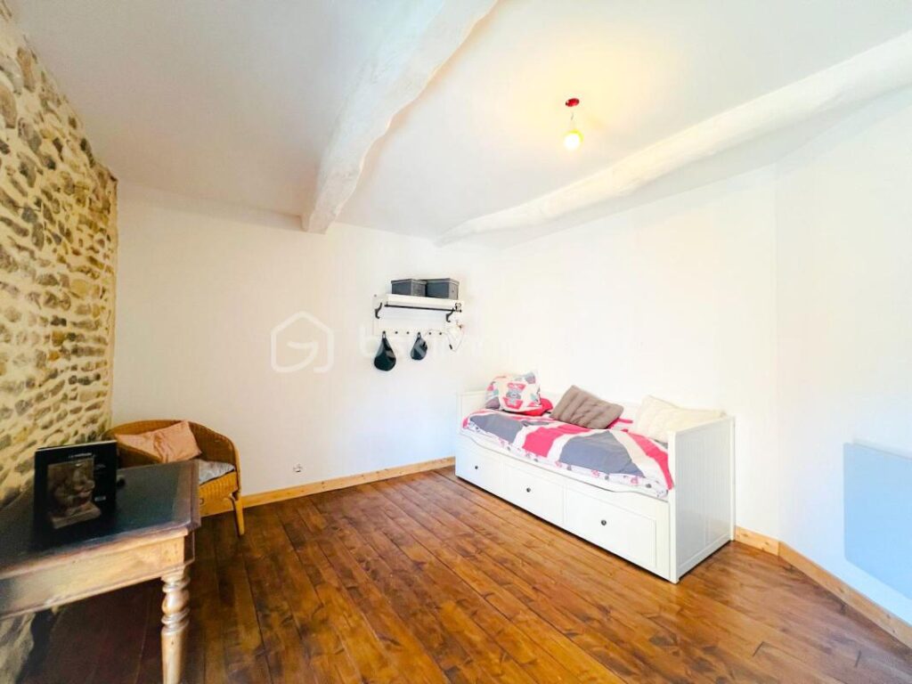 MAISON T3 AVEC TERRASSE – CHARME DES PIERRES DOREES ET DU BOIS – 3 pièces – 2 chambres – 93 m²