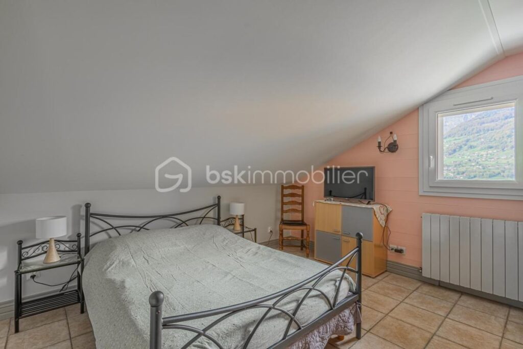 Maison familiale avec studio indépendant et grande véranda – Sallanches – 7 pièces – 4 chambres – 268 m²