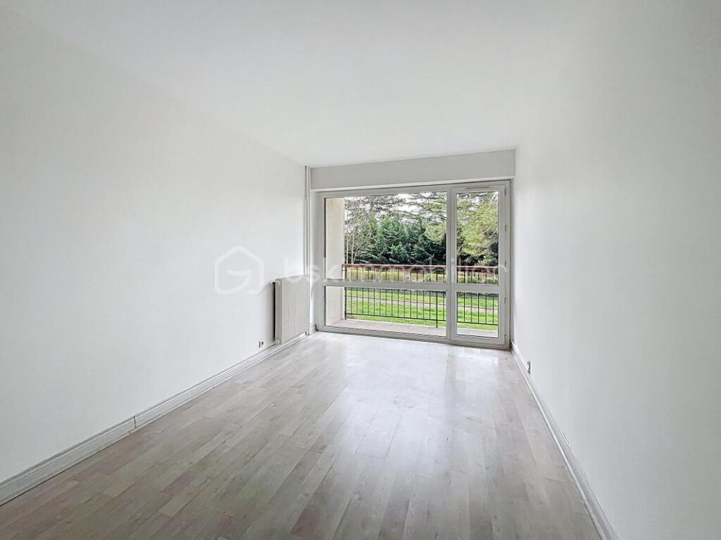 🌿 SOISY-SUR-SEINE (91450) – Appartement 3 pièces de 75 m² entièrement rénové – Résidence verdoyante et sécurisée – 3 pièces – 2 chambres – 75 m²