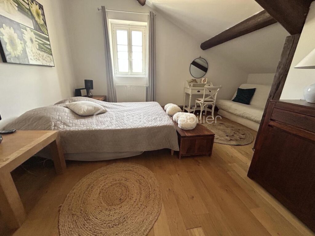 MAGNIFIQUE PROPRIÉTÉ EN PIERRES – DEPENDANCE- PISCINE – GARAGE – 8 pièces – 6 chambres – 297 m²