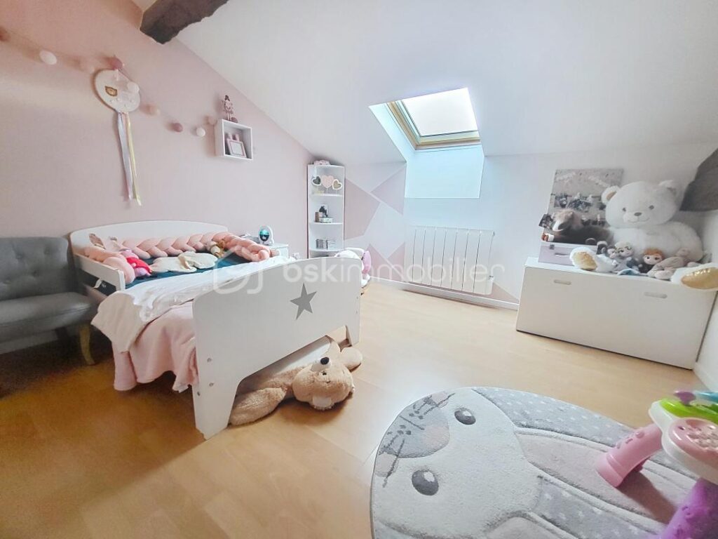 MAISON EN PIERRE- 4 CHAMBRES-JARDIN-PISCINE-GARAGE – 7 pièces – 4 chambres – 192 m²