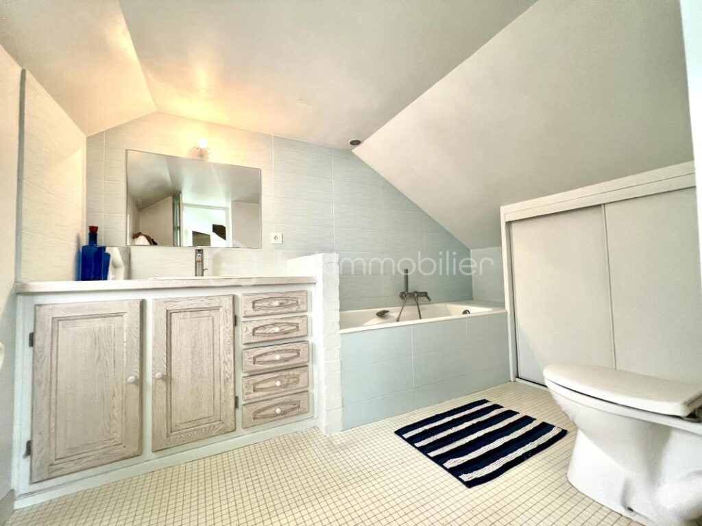 Maison bourgeoise au centre ville d’Etampes – 7 pièces – 6 chambres – 200 m²