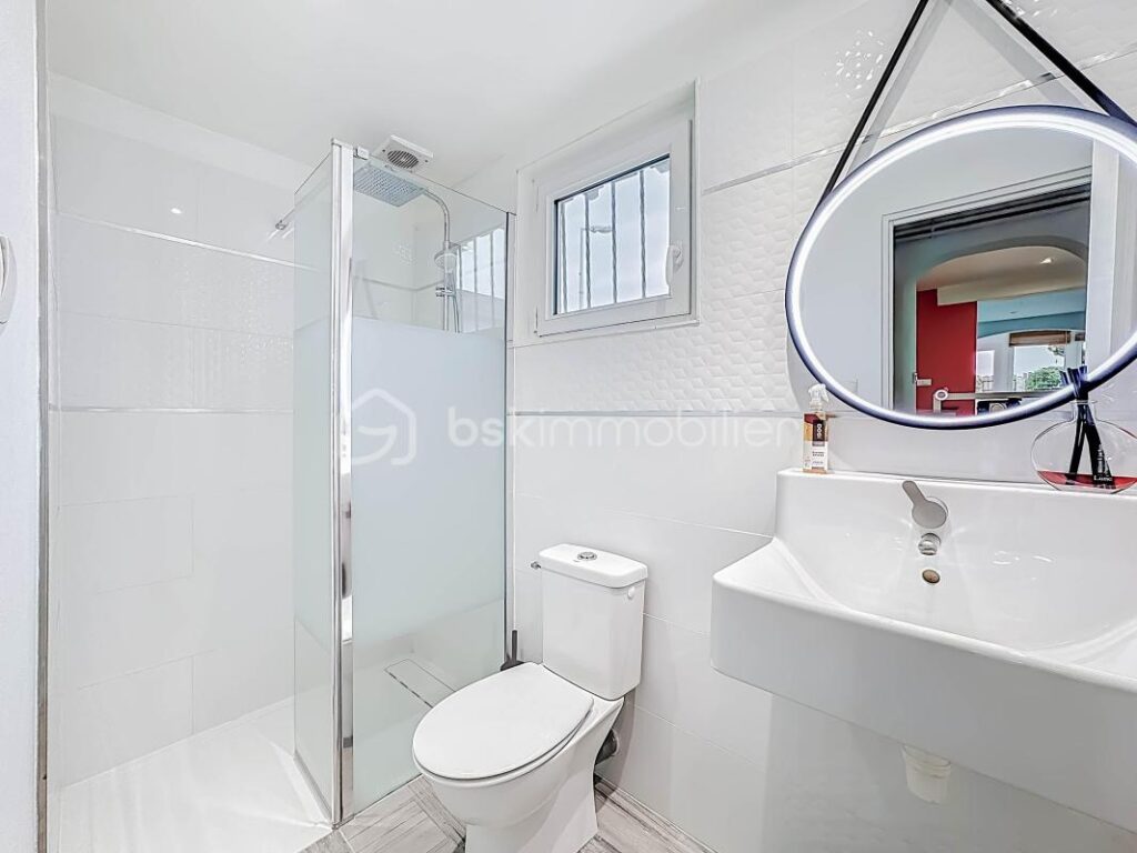 *** Villa T5 de 140m2 sur un terrain de 550m2 avec piscine et vue étangs à PALAVAS *** – 5 pièces – 4 chambres – 140 m²