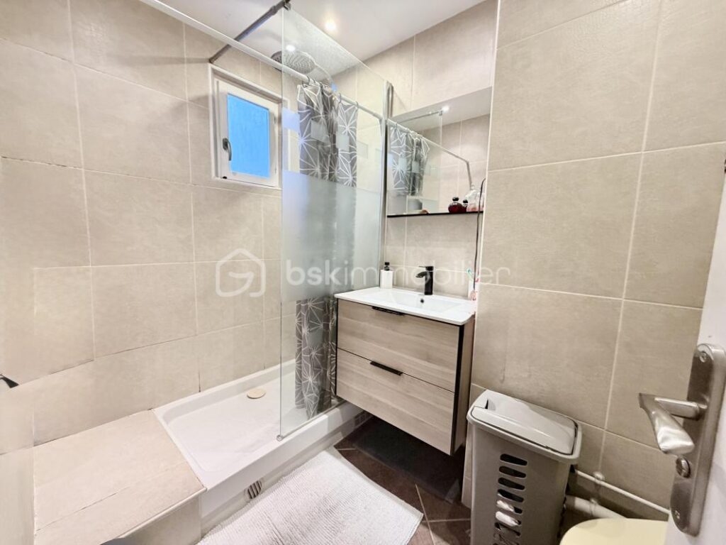 Maison familiale pleine de charme – Villeneuve-le-Comte (77) – 6 pièces – 5 chambres – 147 m²