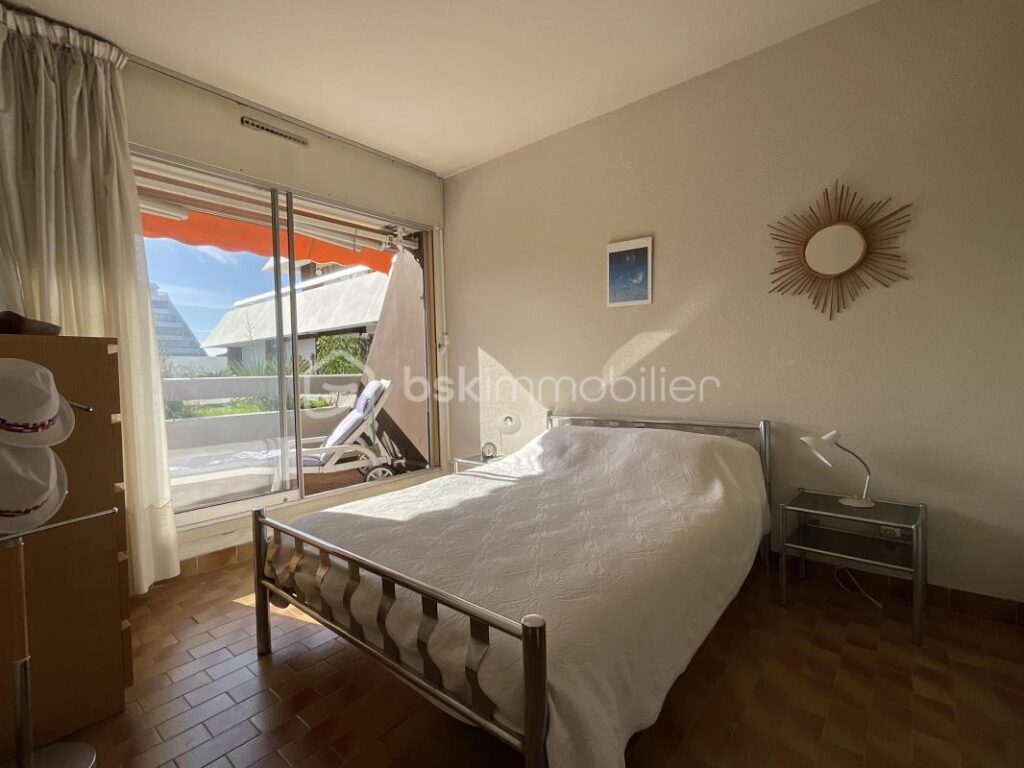 Hyper centre de La Grande-Motte – Appartement lumineux avec balcon et grand garage – 2 pièces – 1 chambre – 45 m²