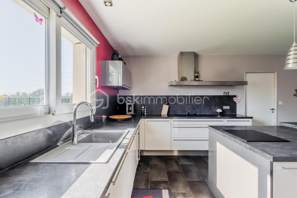 RARE MAISON PLAIN PIED DOUBLE GARAGE PISCINE SPA ET HAMMAM – 7 pièces – 4 chambres – 190 m²