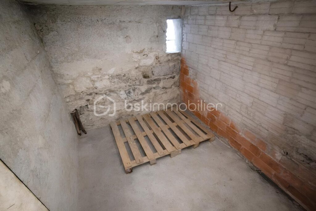 Vente T2 lumineux dernier étage – Vue Faron – Parking – Cave – Loggia – Toulon La Loubière – 165 900 € – 2 pièces – 1 chambre – 37 m²