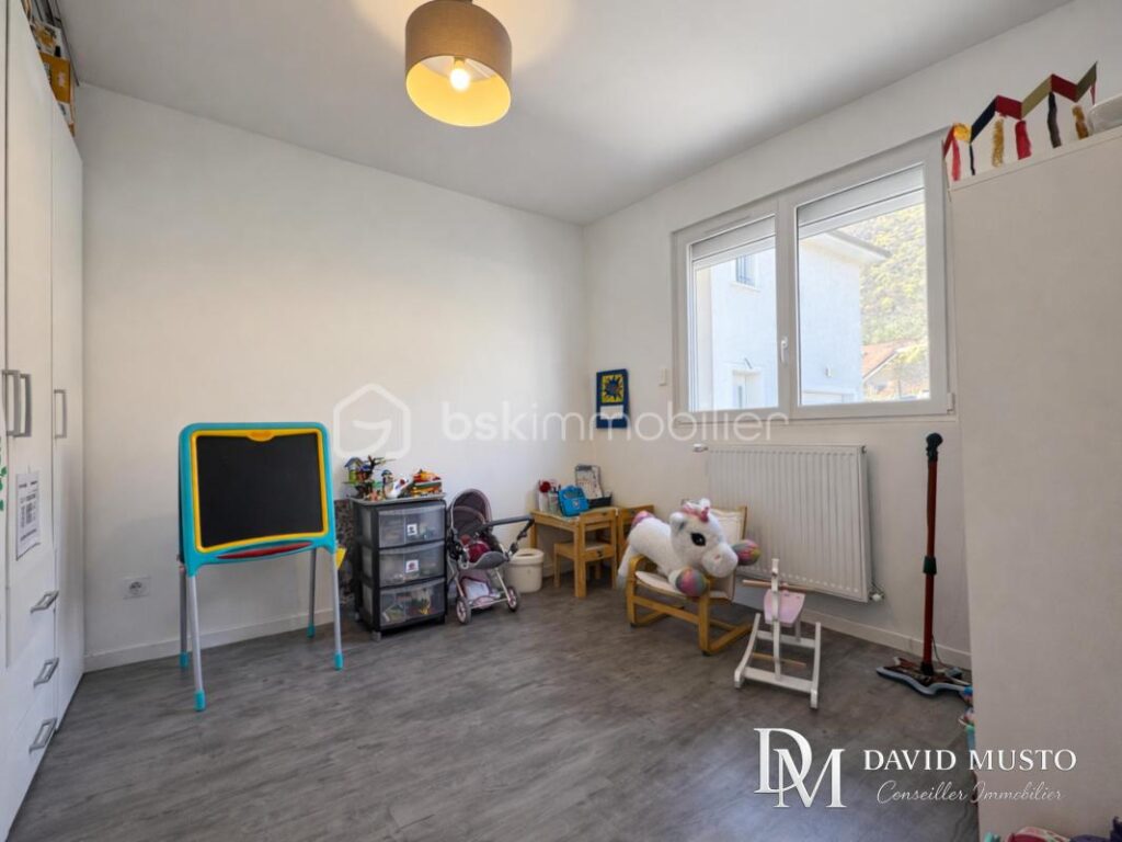 Maison Plain-Pied Lumbin – 5 pièces – 3 chambres – 108 m²