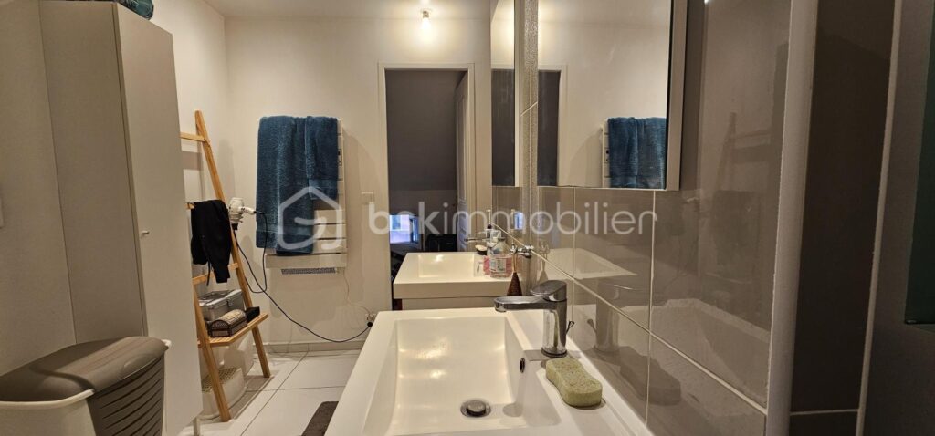 LOCATION T4 Traversant 101M² – Dernier étage – 2 balcons sans vis-à-vis – Quartier des Amoureux à Nîmes – 4 pièces – 3 chambres – 101 m²
