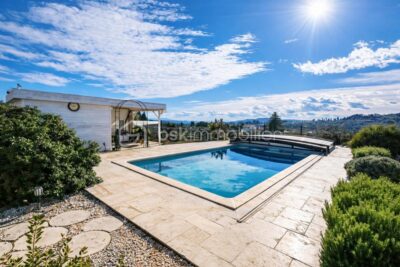 Villa récente de plain-pied avec piscine et vue dégagée – Bourg-Saint-Andéol – 5 pièces – 4 chambres – 126 m²
