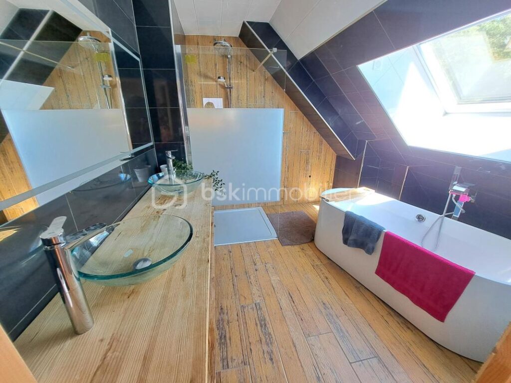 Maison récente de type 6 avec vue dégagée sur belle parcelle de 650 m² – Secteur de la Caronnée – 6 pièces – 4 chambres – 155 m²