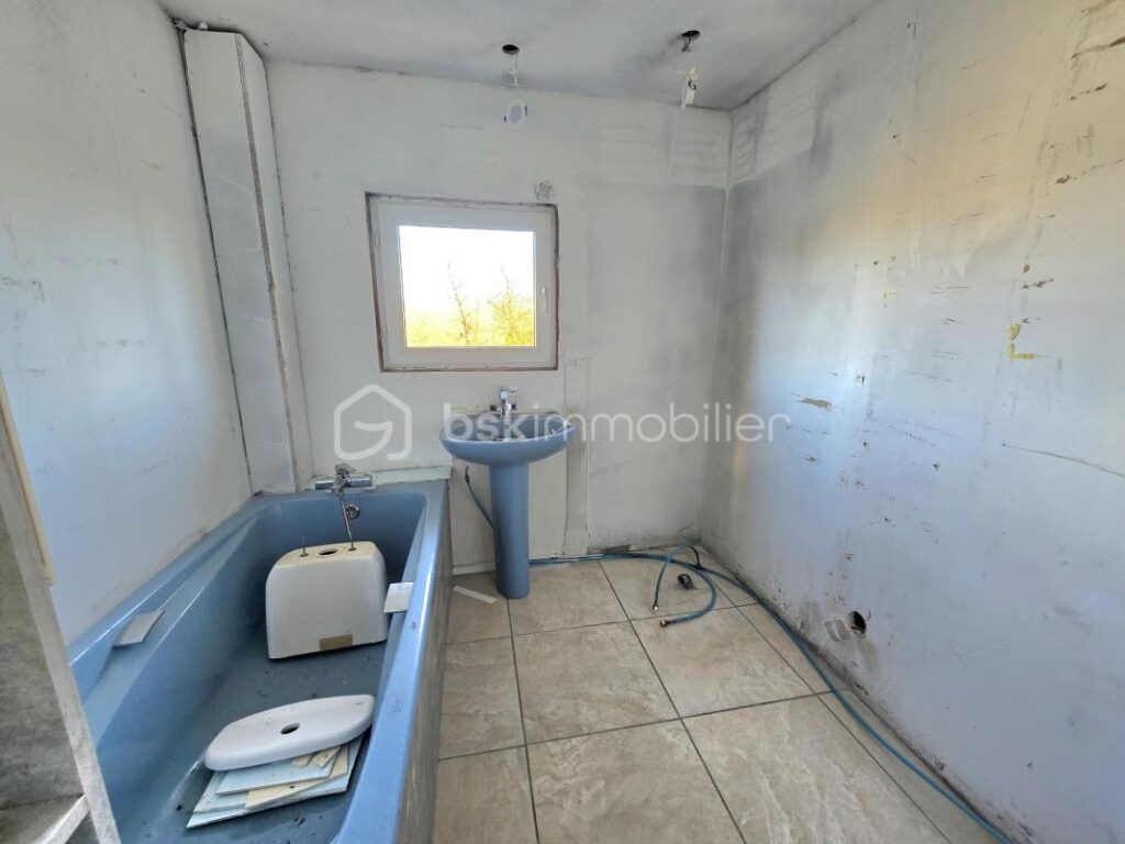 Maison avec dépendances + appartement indépendant – Vue dégagée sur la Chaîne des Puys – Impasse – Limons (63290) – 5 pièces – 3 chambres – 100 m²