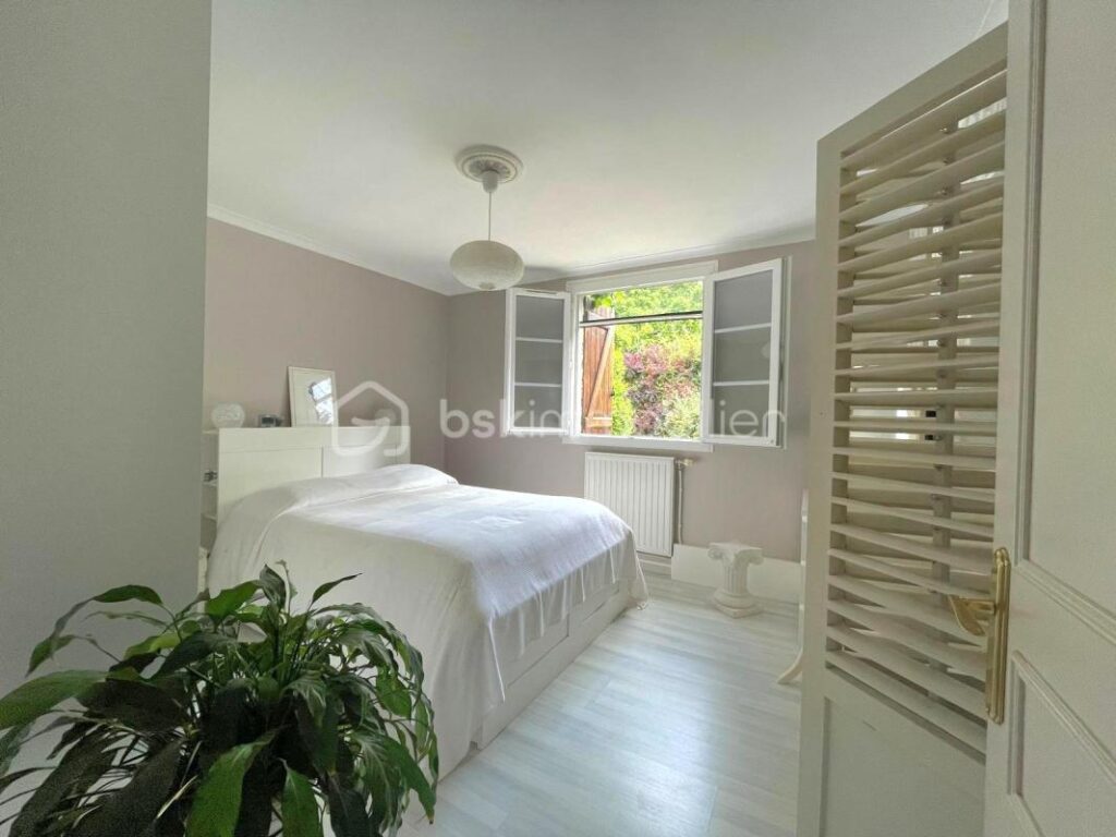 Maison de 164 m² avec piscine – CHEILLE – 7 pièces – 5 chambres – 164 m²