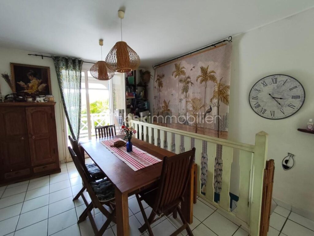 Villa familiale avec piscine et jacuzzi – 7 pièces – 6 chambres – 153 m²