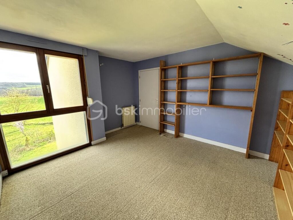 Belle maison T7 d’architecte à rafraîchir avec garage et jardin à Saint-Marceau – 7 pièces – 5 chambres – 165 m²