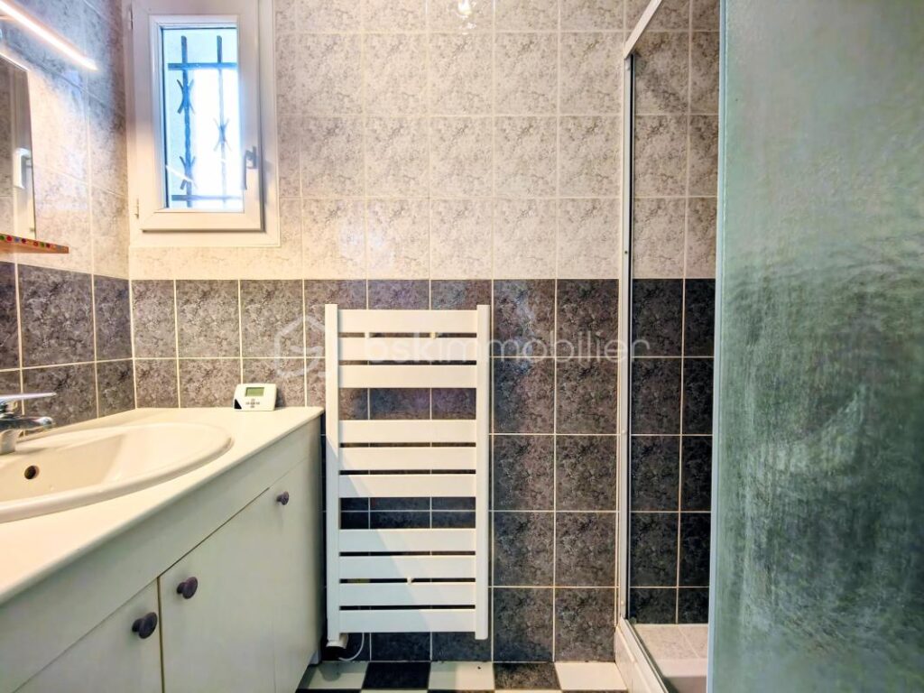 A l’abris des regards, belle maison familiale av 4 chambres et garage – 6 pièces – 4 chambres – 146 m²