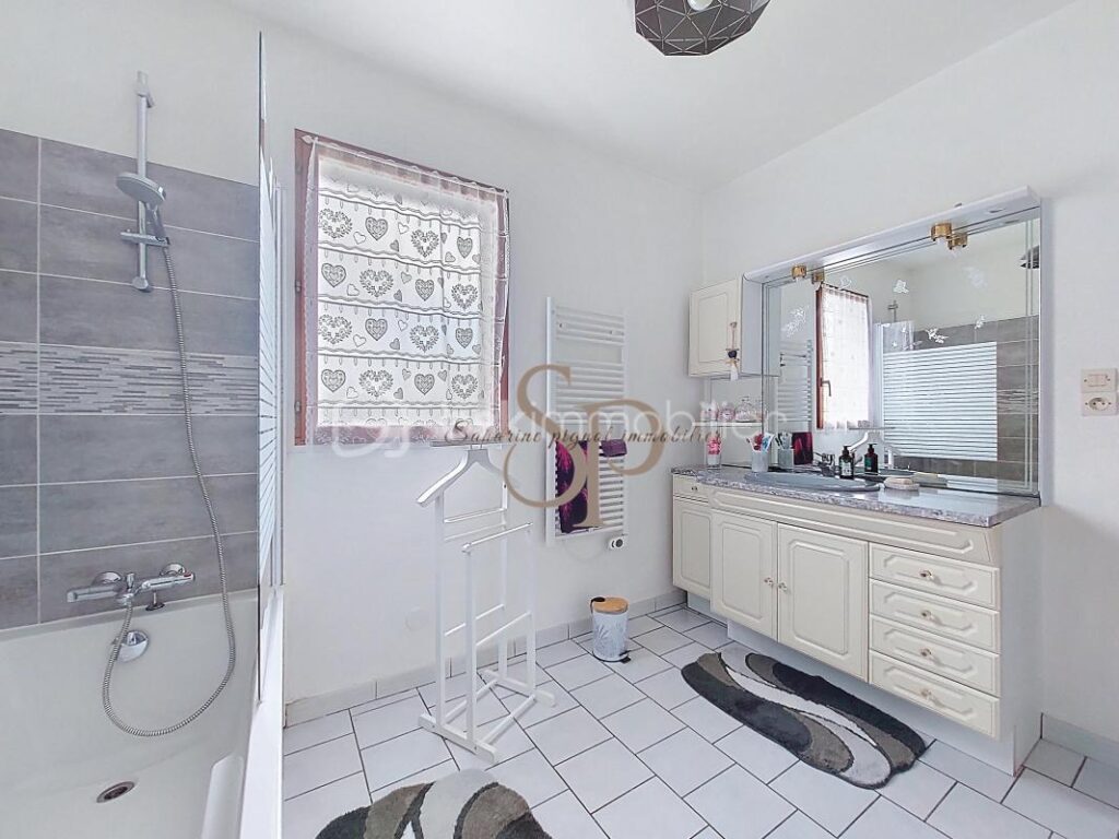 Maison 5 pièces 3 chambres – 5 pièces – 3 chambres – 106 m²