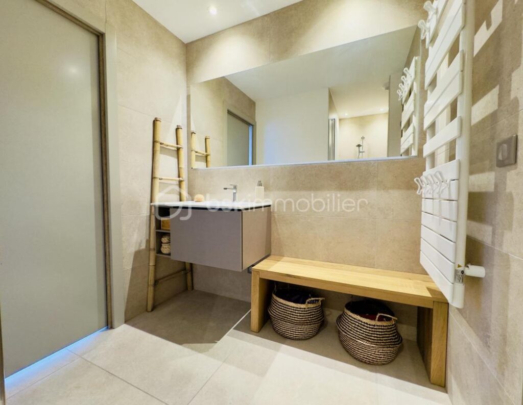 Propriété d’architecte Dunoyer – Panorama alpin exceptionnel, piscine & double habitation – Proche Annecy / Genève / Chamonix – 10 pièces – 5 chambres – 276 m²