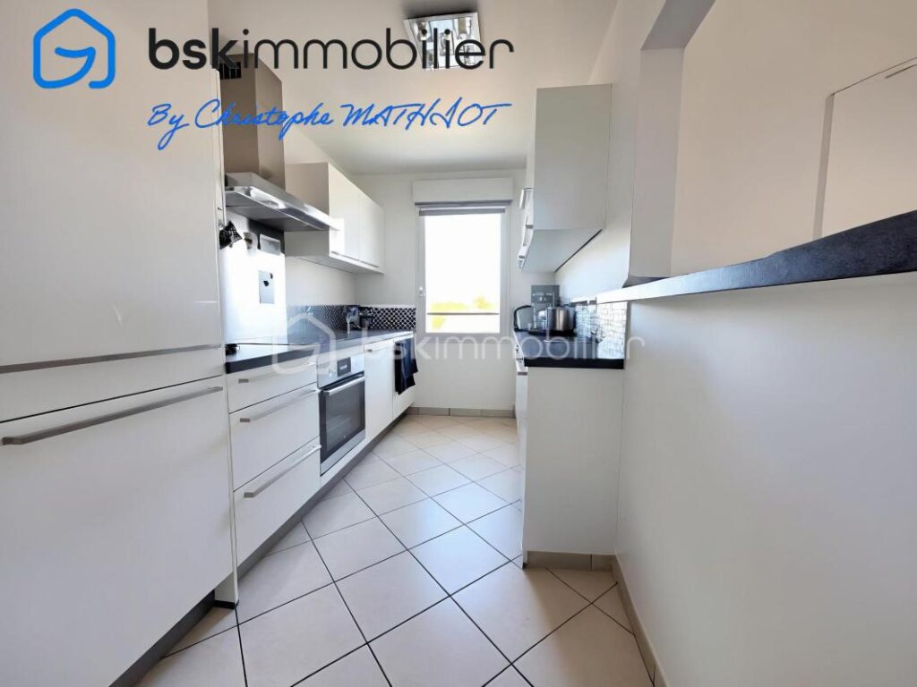 Bel appartement de 78m² avec terrasse de 66m² – Vue dégagée sur la val de Seine – 4 pièces – 2 chambres – 77 m²