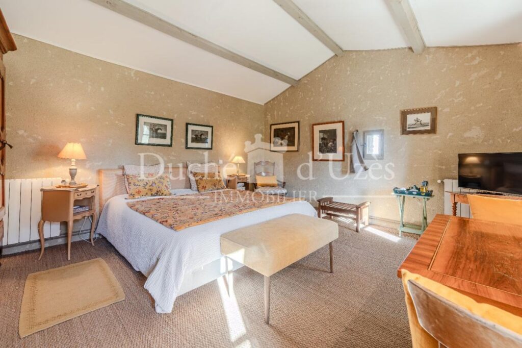 Maison – 7 pièces – 4 chambres – 275 m²