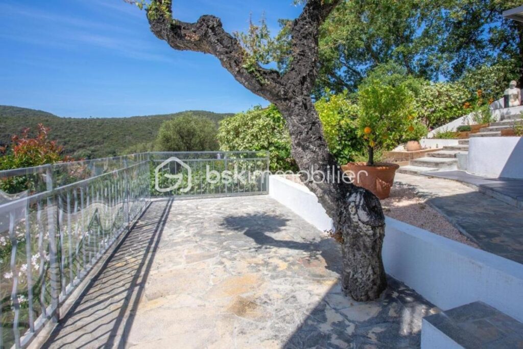 🌊 Villa d’Exception avec Vue Mer à Agay – 260 m² habitables | 1370 m² de terrain 🌴 – 8 pièces – 5 chambres – 260 m²