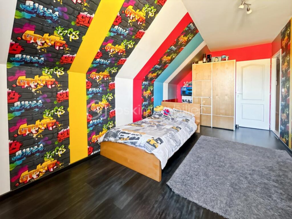 Maison familiale avec 5 chambres, véranda, jardin et prestations modernes – Proche gare de Sens – 7 pièces – 5 chambres – 179 m²