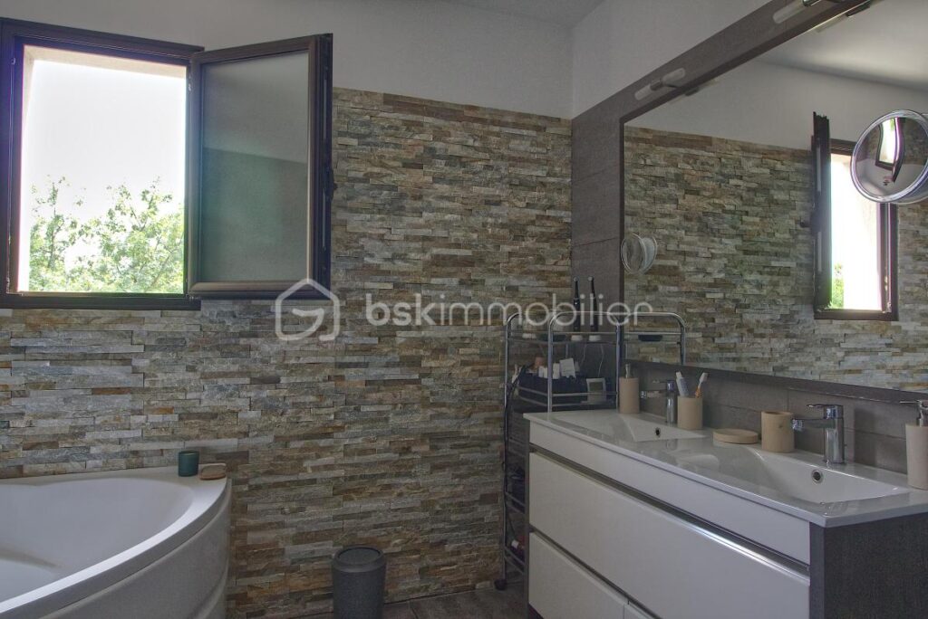 Villa contemporaine 165 M² – 6 pièces – 4 chambres – 165 m²