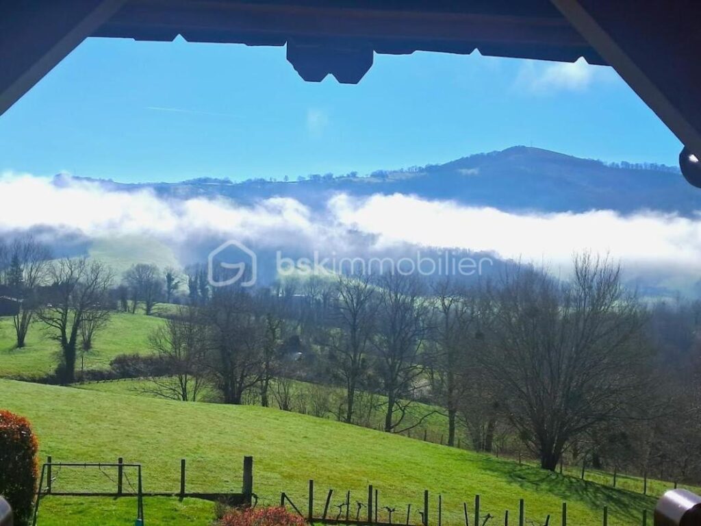 Maison avec une suite parentale, trois chambres et un sous-sol total – 5 pièces – 4 chambres – 120 m²