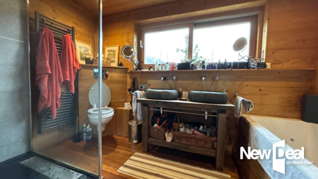 MAISON DE PAYS – 9 pièces – 5 Chambres – 265 m² surface Totale – Bergerie – Terrain 3610 m² – LES HOUCHES – 9 pièces – 5 chambres – 184 m²