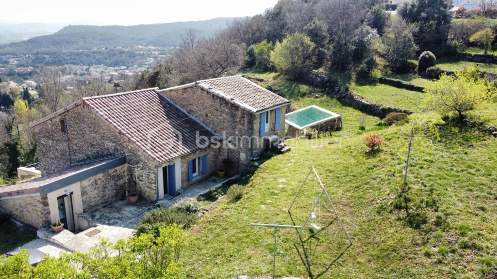 Maison Atypique avec jardin au Teil – 6 pièces – 4 chambres – 142 m²