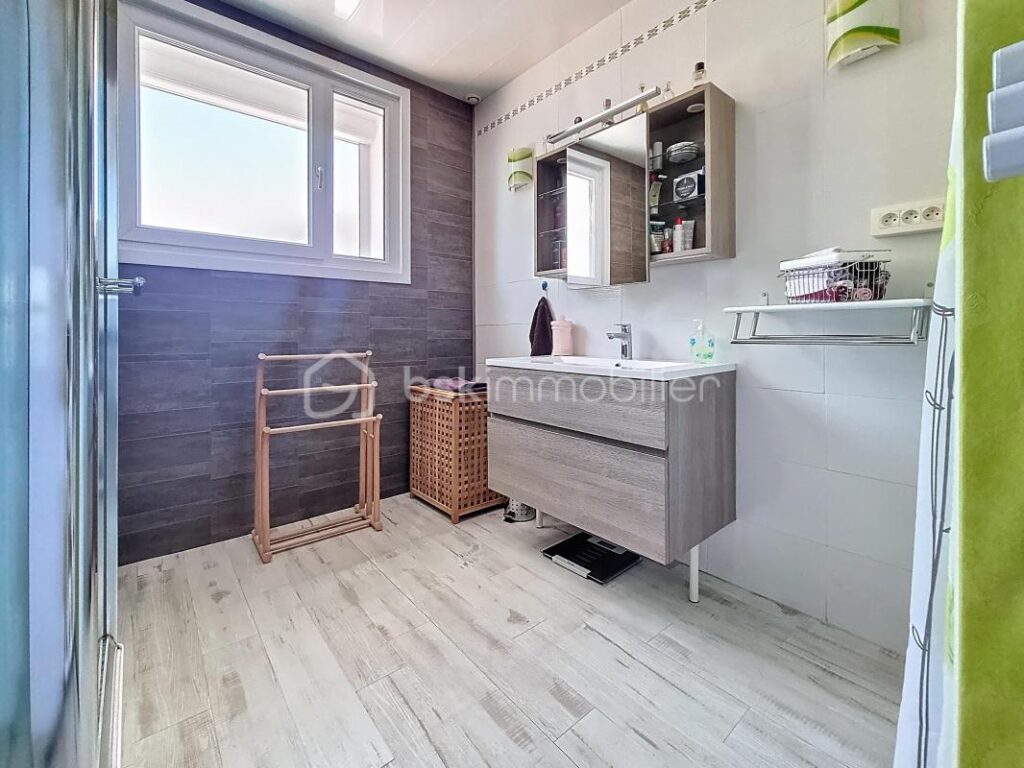 MAISON avec sous-sol total et piscine – 5 pièces – 4 chambres – 126 m²