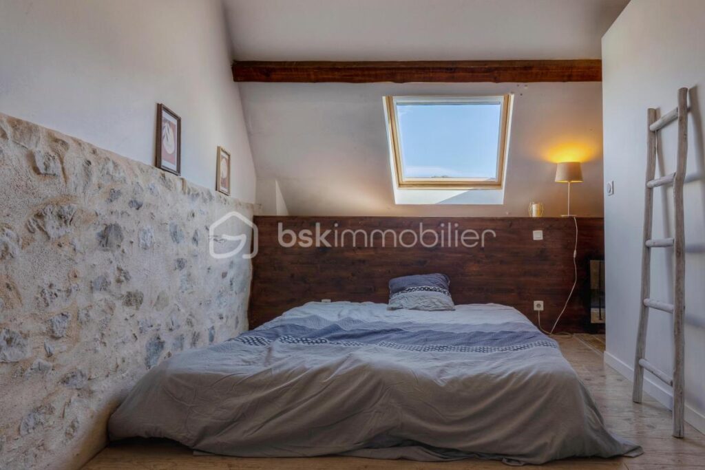 Maison de caractère de 170m2 sur un terrain de 2370m2 – 6 pièces – 4 chambres – 168 m²