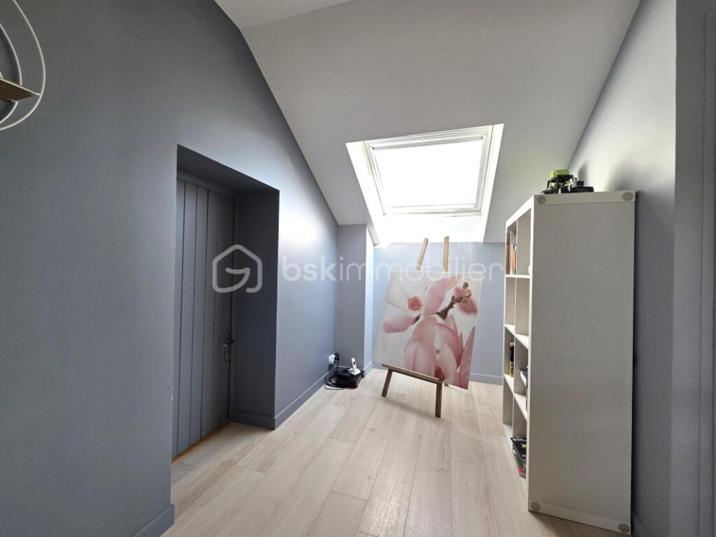 Villa contemporraine 490 000 € – 7 pièces – 5 chambres – 161 m²