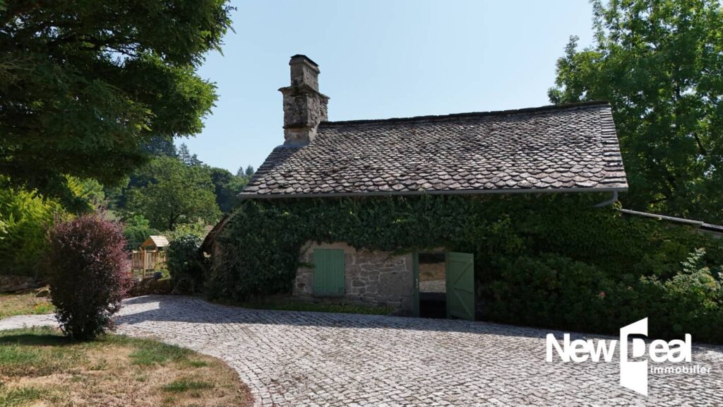 Propriété de charme en pierre – 290 m² – vue dominante – cadre d’exception – 10 pièces – 4 chambres – 230 m²