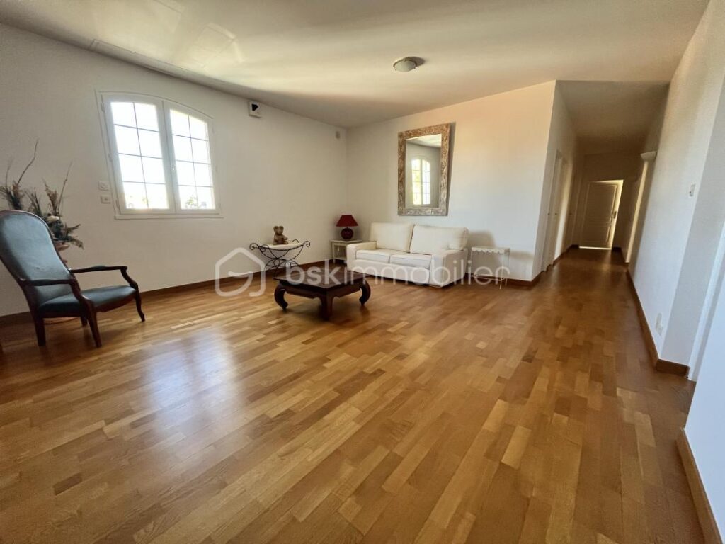 PROPRIETE D’EXCEPTION 483m2 sur un PARC DE 1,4H – 12 pièces – 8 chambres – 483 m²