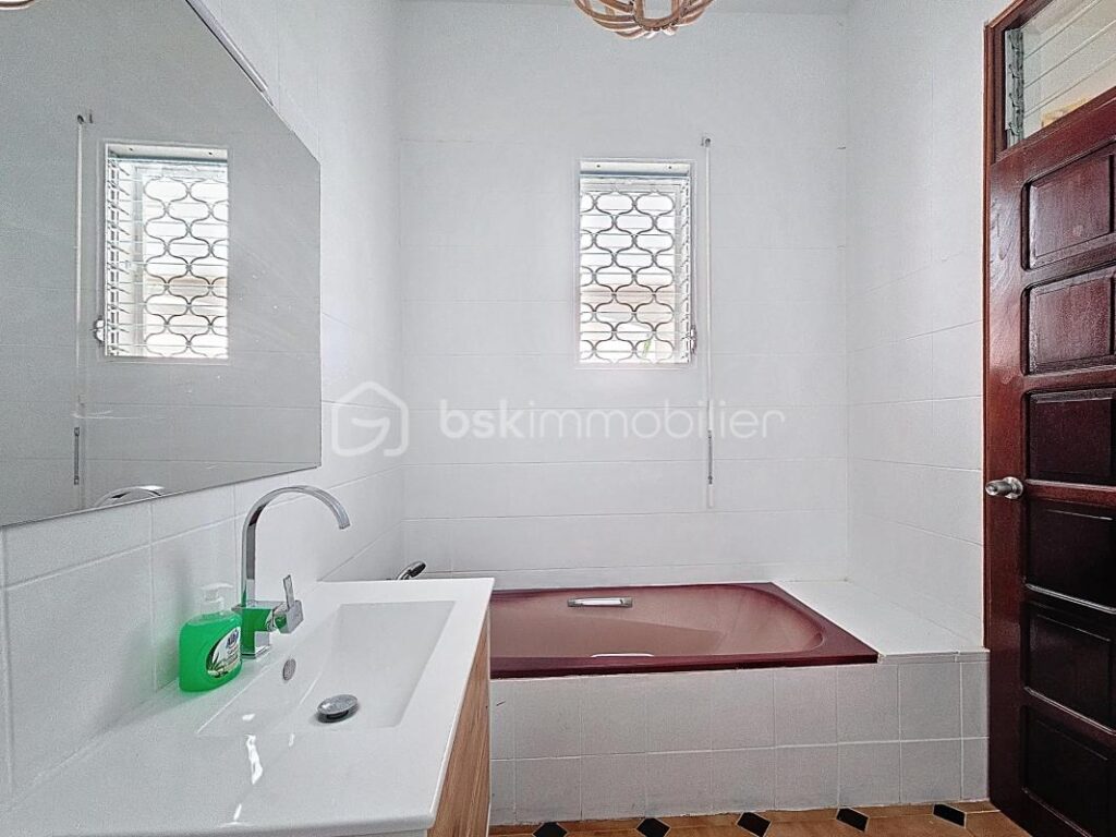 Villa 165 m2 piscine garage 3 chambres et atelier – 5 pièces – 3 chambres – 165 m²