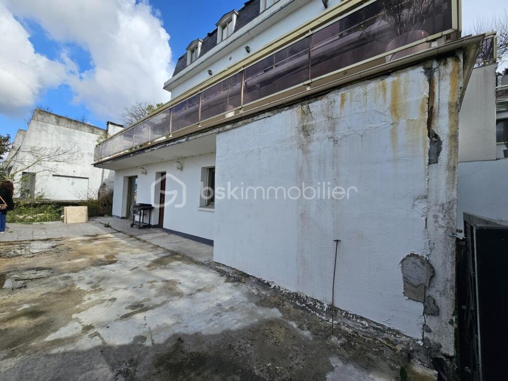 Champigny-sur-Marne (Coteaux) : Un potentiel brut avec vue sur la Tour Eiffel – 4 pièces – 3 chambres – 76 m²