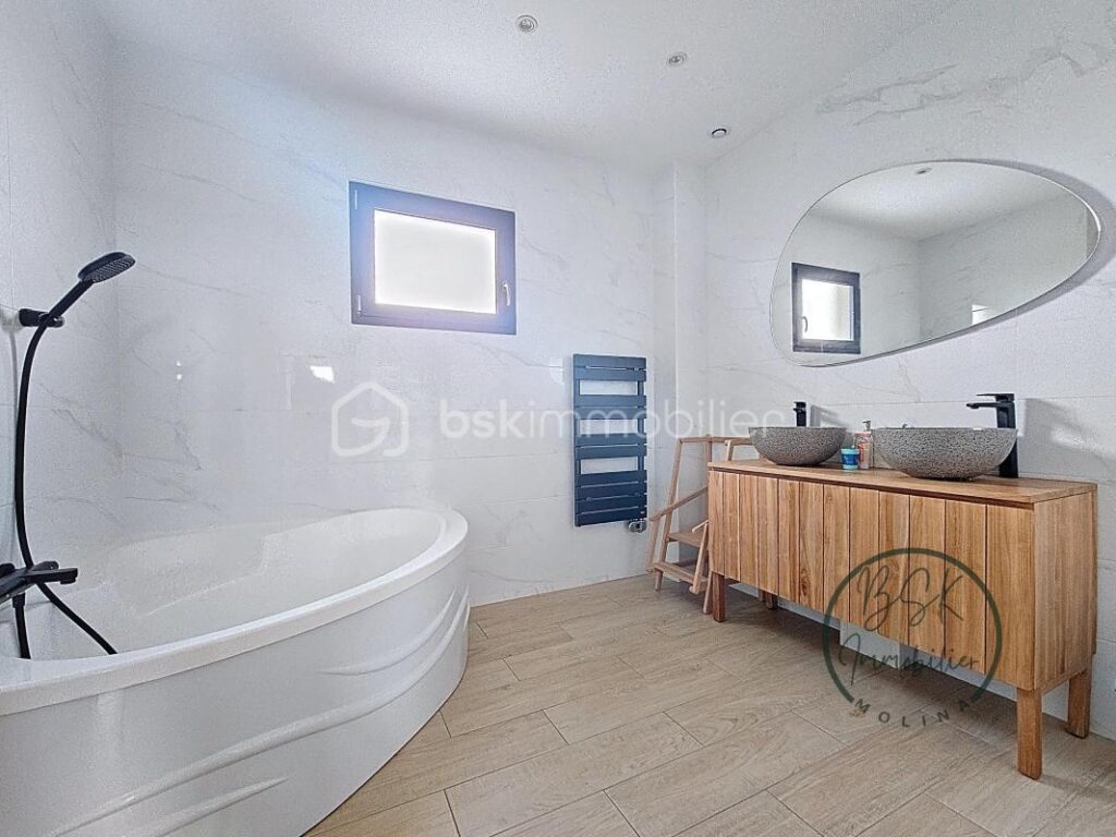 VILLA MODERNE AVEC GARAGE, PISCINE ET VUE CAMPAGNE À COLOMBIERS – 4 pièces – 2 chambres – 103 m²