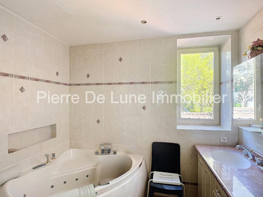 Propriété de caractère avec vue panoramique – 10 pièces – 4 chambres – 426 m²