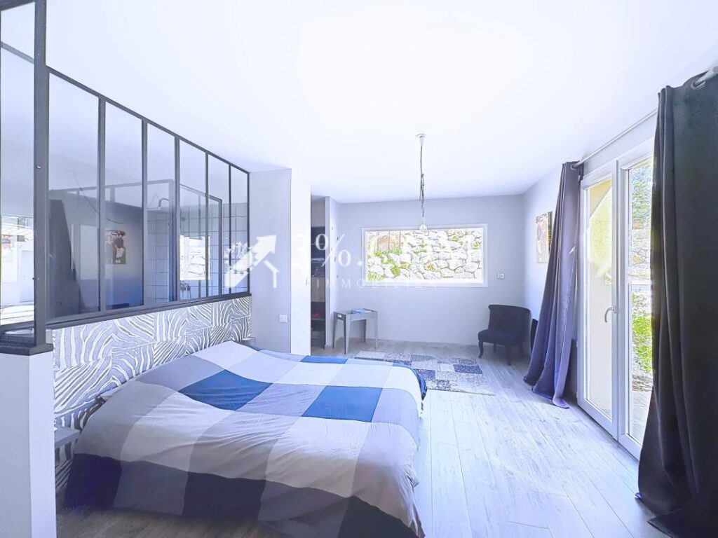 Villa contemporaine d&rsquo;architecte – 7 pièces dans un cadre na – 7 pièces – 4 chambres – 157 m²