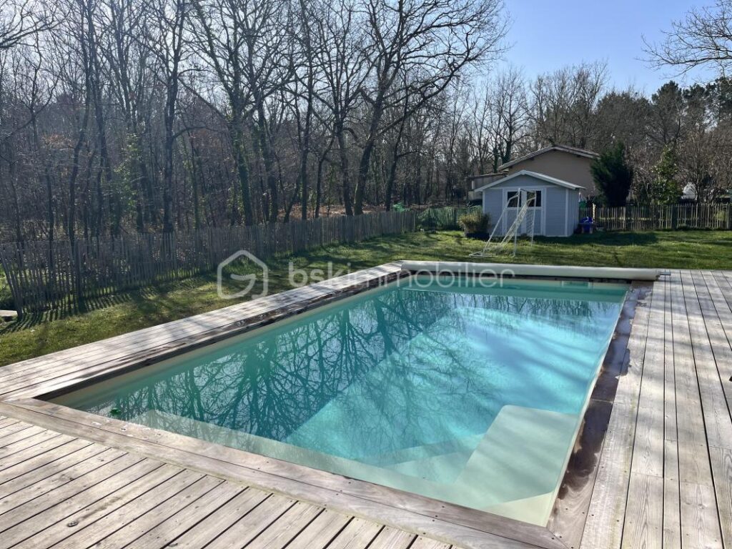 Maison contemporaine avec piscine – 4 pièces – 3 chambres – 130 m²