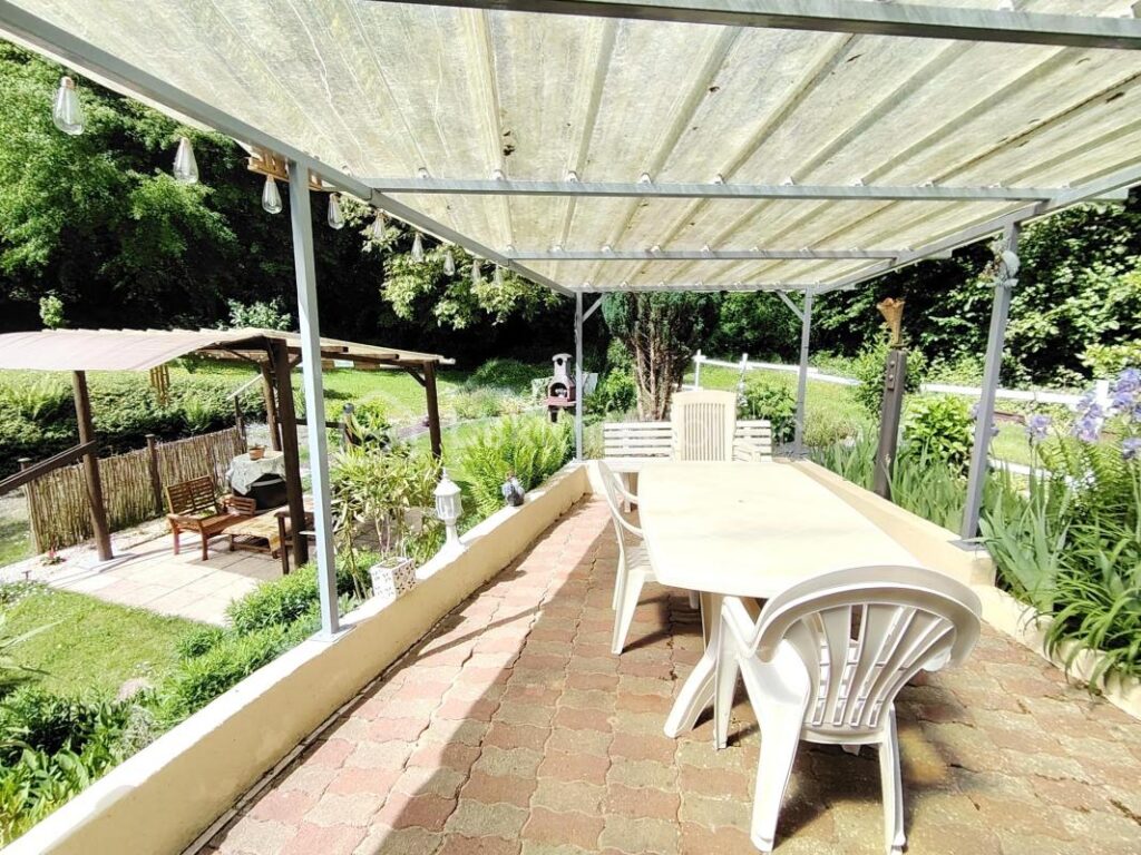 Maison de charme en campagne à Chenu – Tranquillité et vues dégagées garanties ! – 4 pièces – 3 chambres – 75 m²