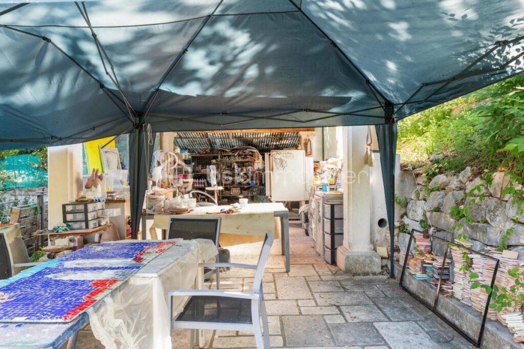 Maison d&rsquo;artiste à Saint Paul de Vence : un écrin de créativité et de sérénité – 7 pièces – 5 chambres – 312 m²