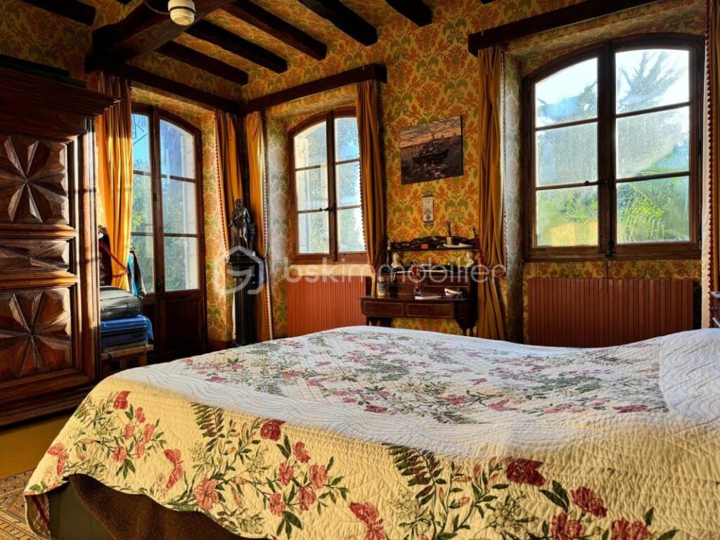 Demeure en pierres centre ville – 13 pièces – 7 chambres – 360 m²